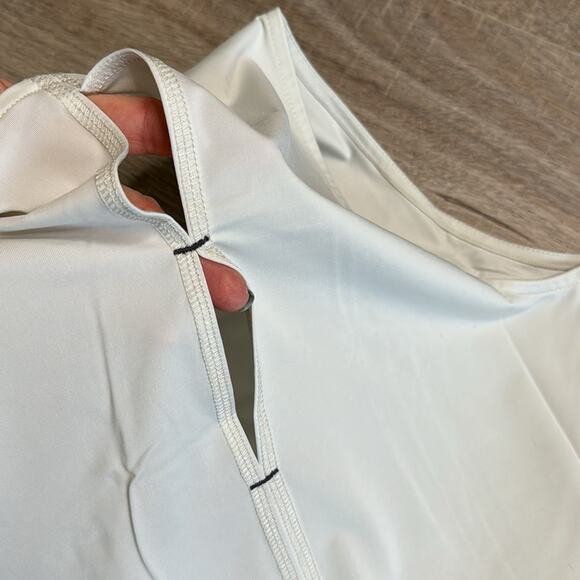 ZŪDA Gravity Grey Sleeveless Keyhole Back Scoop Neck Workout Tank Top Women’s - Picture 9 of 11